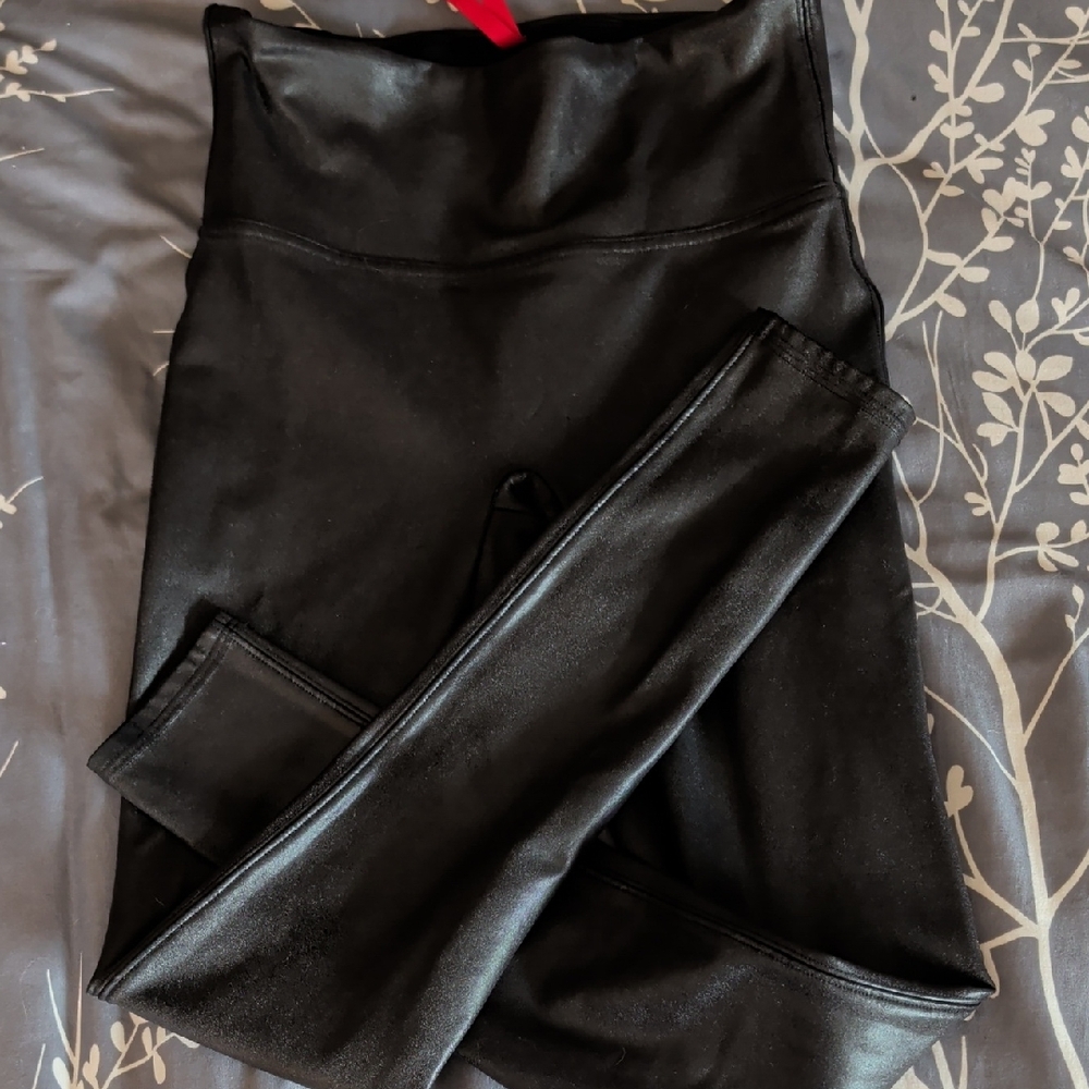 Spanx Slimming medium Black Leggings.Great Condition